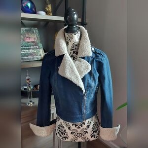 FOREVER 21 DENIM & FAUX FUR TRIMMED JACKET M